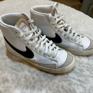 Nike Blazers Mid ‘77 Vintage Men’s size 6